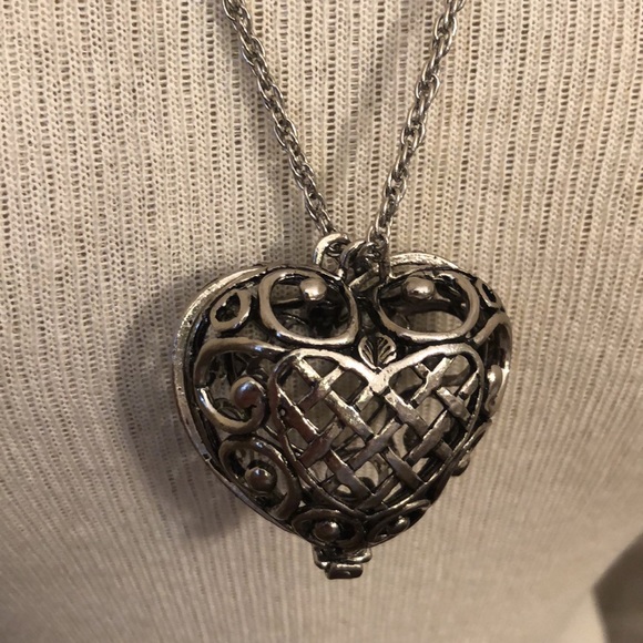 Vintage Filigree Open Cage Heart Necklace - Picture 7 of 17